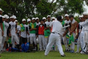 Melatih Tim Baseball Daerah Lain