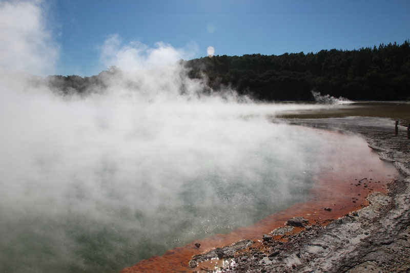 Danau Berasap Geothermal di Rotorua