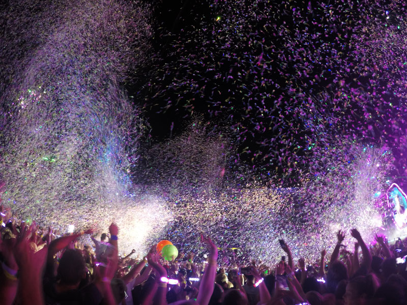 Coldplay Colorful Crowd